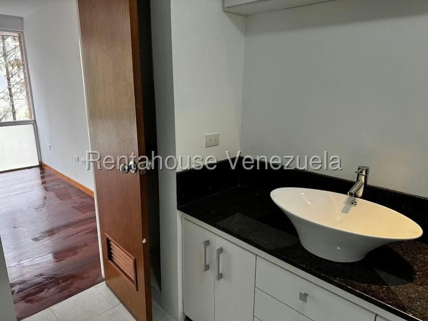 Townhouse (Multiples Niveles) en Venta en Villa Nueva Hatillo, Distrito Metropolitano - 17