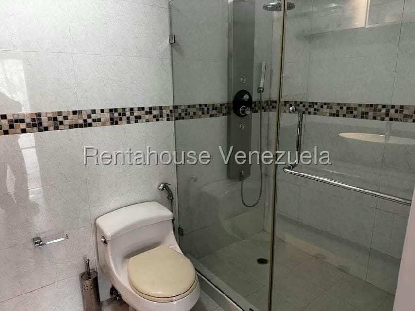 Townhouse (Multiples Niveles) en Venta en Villa Nueva Hatillo, Distrito Metropolitano - 18