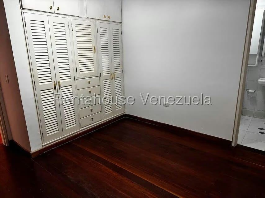Townhouse (Multiples Niveles) en Venta en Villa Nueva Hatillo, Distrito Metropolitano - 20