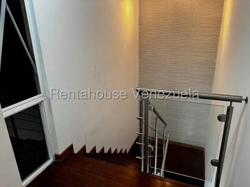 Townhouse (Multiples Niveles) en Venta en Villa Nueva Hatillo, Distrito Metropolitano - 4