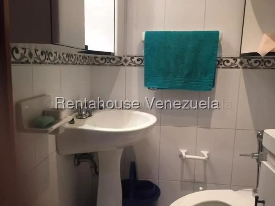 Oficina en Alquiler en el rosal Caracas - 4