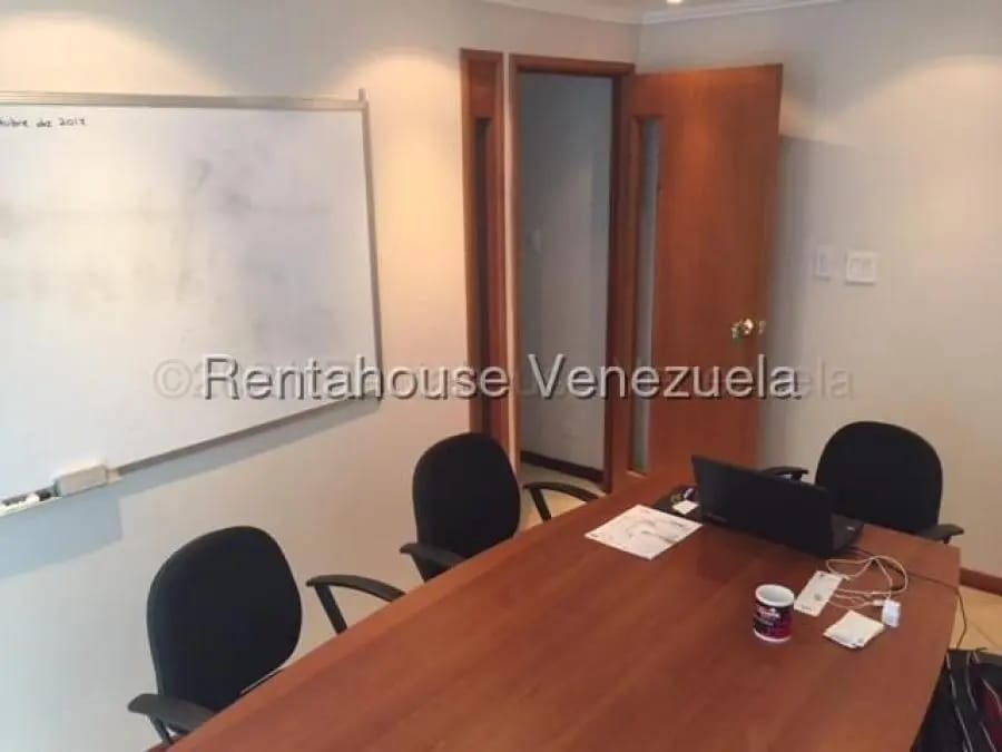 Oficina en Alquiler en el rosal Caracas - 5