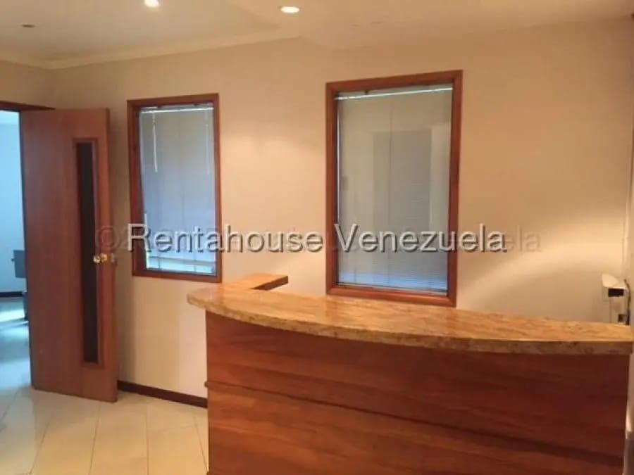 Oficina en Alquiler en el rosal Caracas - 6