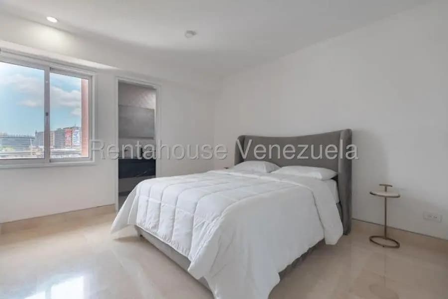 Apartamento en Venta en El Rosal Caracas - 8