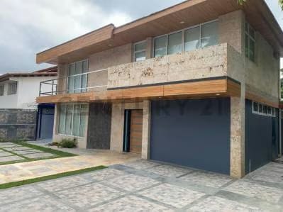 Exquisita Quinta Recién Remodelada en Prados del Este