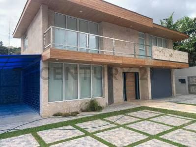 Exquisita Quinta Recién Remodelada en Prados del Este - 2