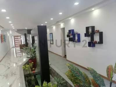 Exquisita Quinta Recién Remodelada en Prados del Este - 5