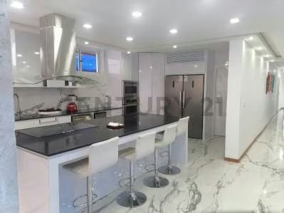 Exquisita Quinta Recién Remodelada en Prados del Este - 8