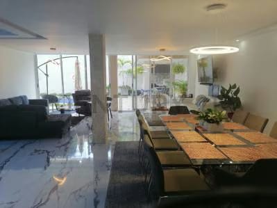 Exquisita Quinta Recién Remodelada en Prados del Este - 9