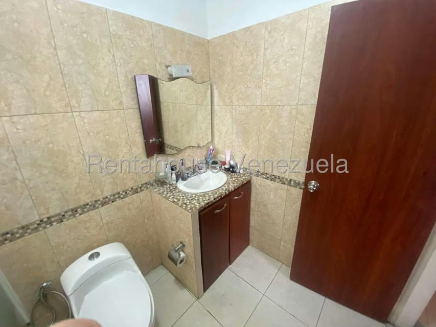 Apartamento (1 Nivel) en Alquiler en Colinas de Bello Monte, Distrito Metropolitano - 20