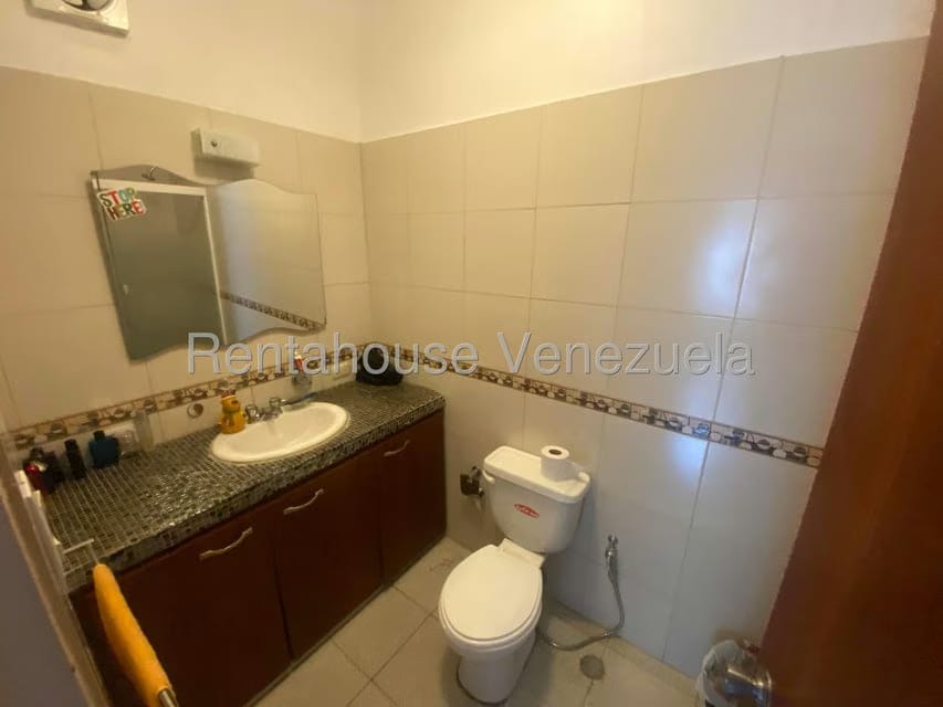 Apartamento (1 Nivel) en Alquiler en Colinas de Bello Monte, Distrito Metropolitano - 28