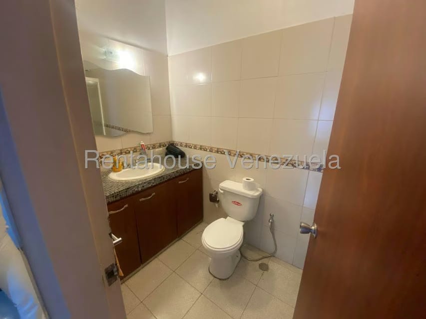Apartamento (1 Nivel) en Alquiler en Colinas de Bello Monte, Distrito Metropolitano - 29