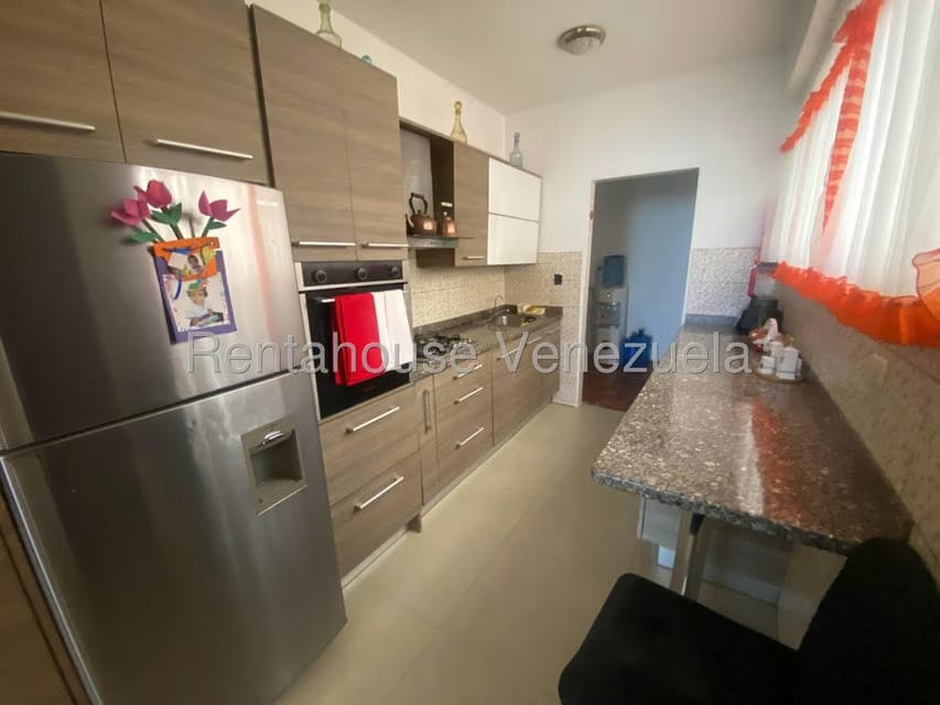 Apartamento (1 Nivel) en Alquiler en Colinas de Bello Monte, Distrito Metropolitano - 32