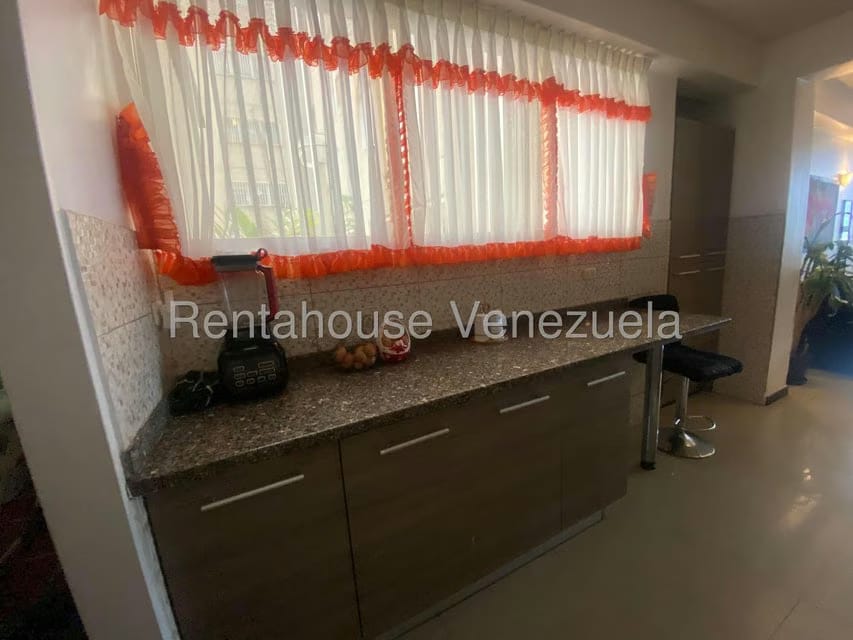 Apartamento (1 Nivel) en Alquiler en Colinas de Bello Monte, Distrito Metropolitano - 33
