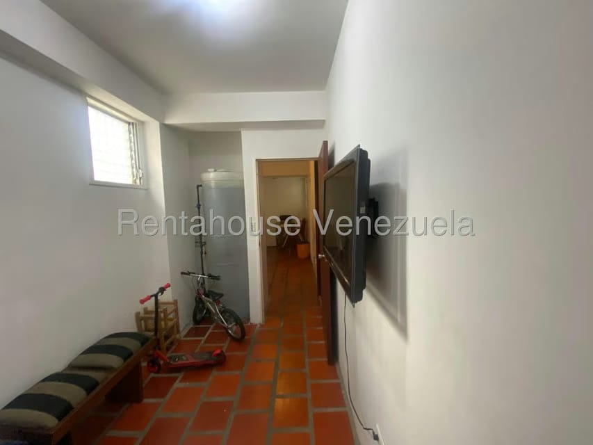 Apartamento (1 Nivel) en Alquiler en Colinas de Bello Monte, Distrito Metropolitano - 36