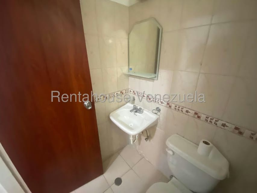 Apartamento (1 Nivel) en Alquiler en Colinas de Bello Monte, Distrito Metropolitano - 37