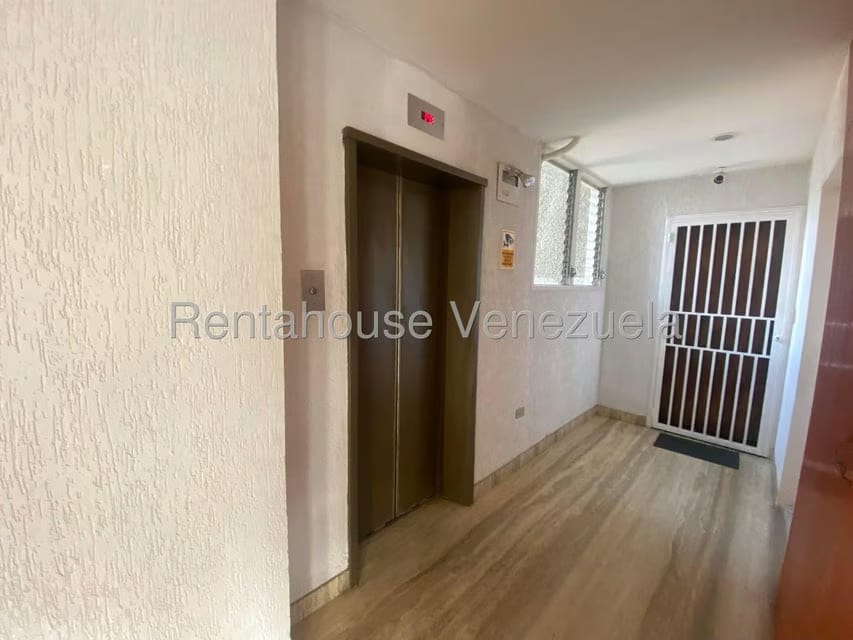 Apartamento (1 Nivel) en Alquiler en Colinas de Bello Monte, Distrito Metropolitano - 38