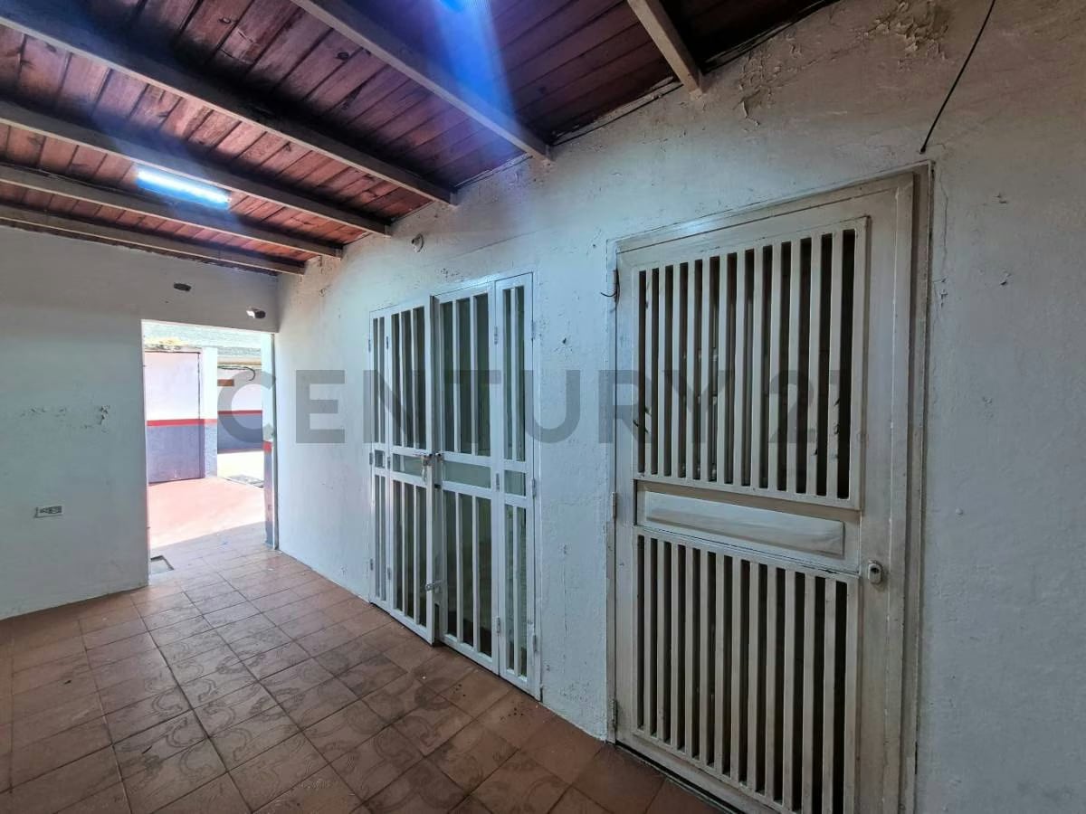 Local comercial con terraza a poco metros de la Av. Principal de Lecheria - 4