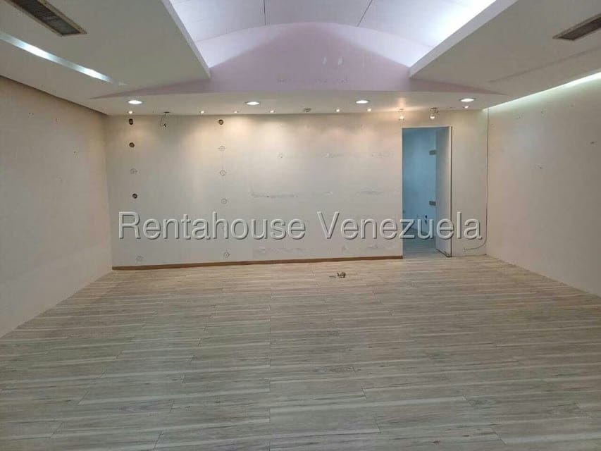 Comercial (Local Comercial) en Alquiler en Las Mercedes, Distrito Metropolitano - 3