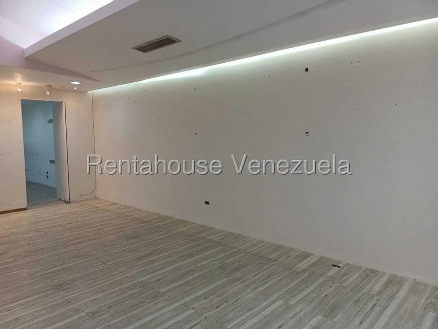 Comercial (Local Comercial) en Alquiler en Las Mercedes, Distrito Metropolitano - 4