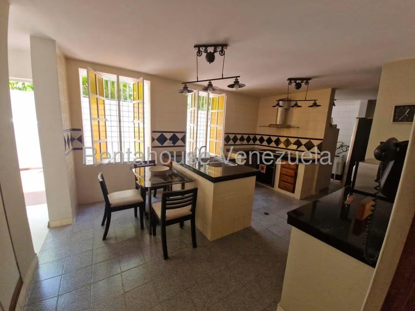 Casa (1 Nivel) en Venta en Prados del Este, Distrito Metropolitano - 11