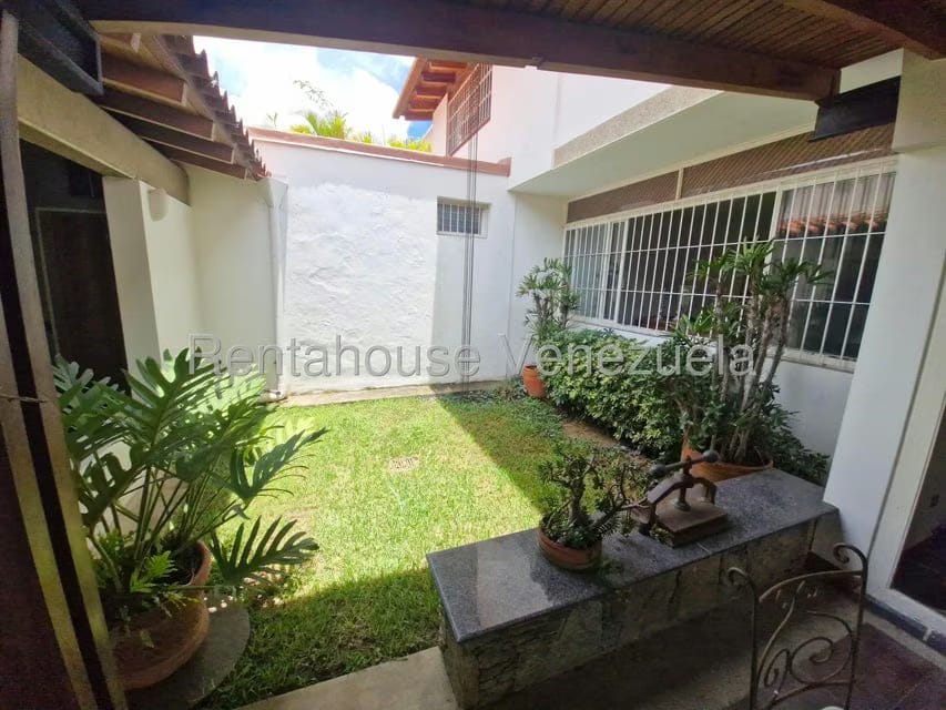 Casa (1 Nivel) en Venta en Prados del Este, Distrito Metropolitano - 15
