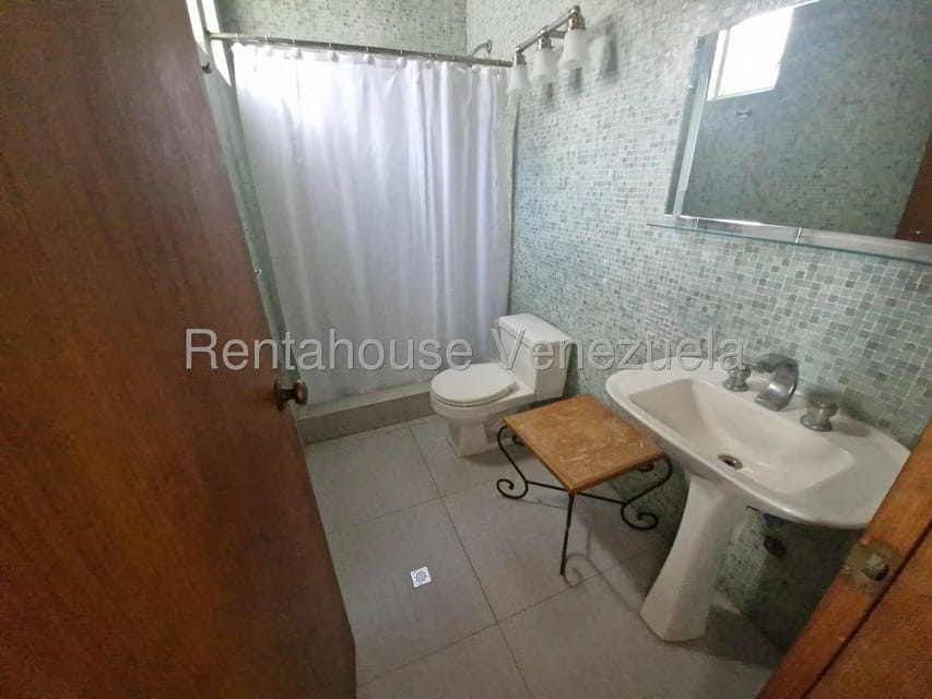 Casa (1 Nivel) en Venta en Prados del Este, Distrito Metropolitano - 31