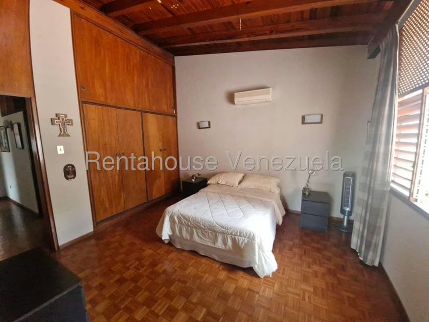 Casa (1 Nivel) en Venta en Prados del Este, Distrito Metropolitano - 32