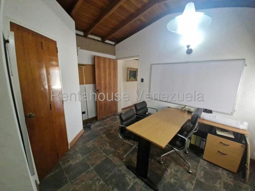 Casa (1 Nivel) en Venta en Prados del Este, Distrito Metropolitano - 35