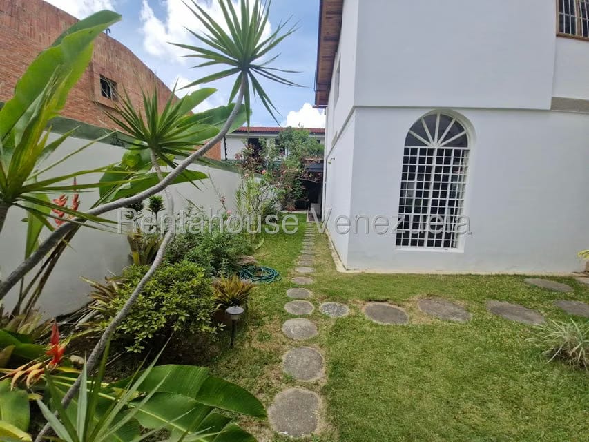 Casa (1 Nivel) en Venta en Prados del Este, Distrito Metropolitano - 36