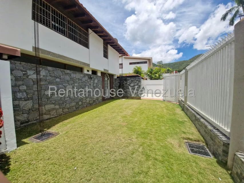 Casa (1 Nivel) en Venta en Prados del Este, Distrito Metropolitano - 37