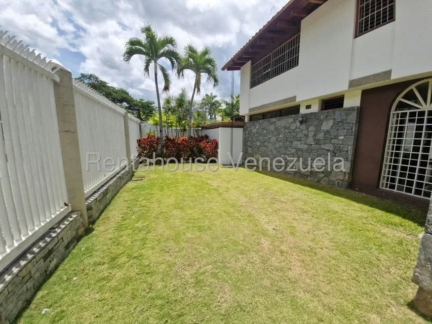 Casa (1 Nivel) en Venta en Prados del Este, Distrito Metropolitano - 38