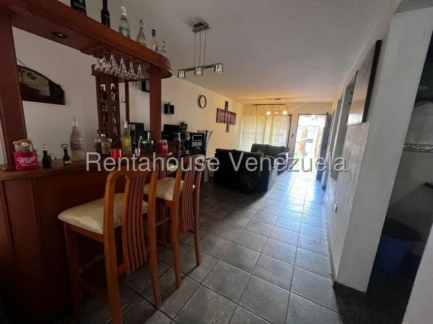 Casa (Multipes Niveles) en Venta en Valle Alto, Miranda - 2