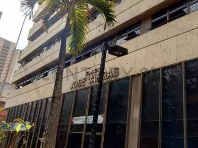 Local comercial a pie de calle, con terraza, Los Caobos (ER) - 2