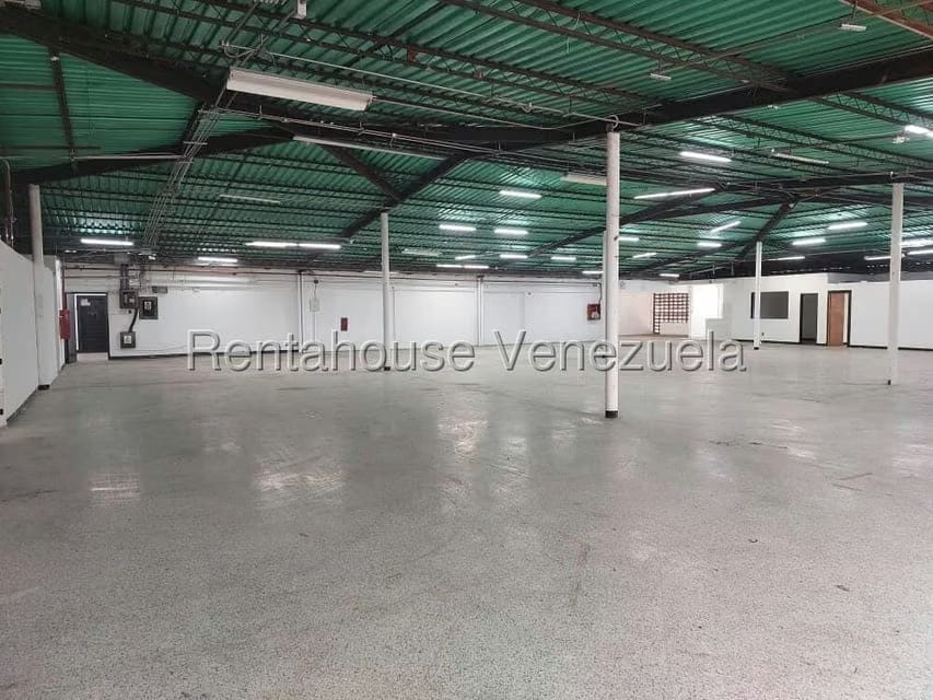 Comercial (Galpon - Deposito) en Venta en Los Cortijos de Lourdes, Distrito Metropolitano - 2