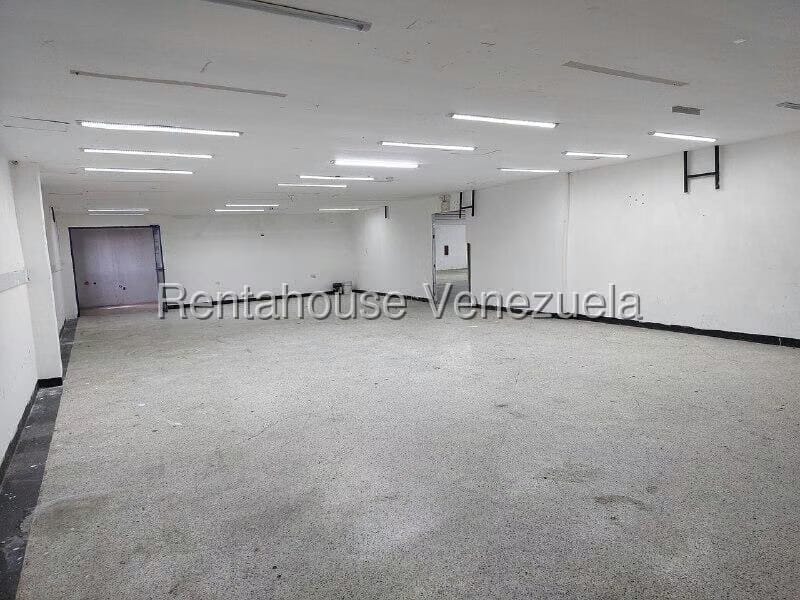 Comercial (Galpon - Deposito) en Venta en Los Cortijos de Lourdes, Distrito Metropolitano - 11