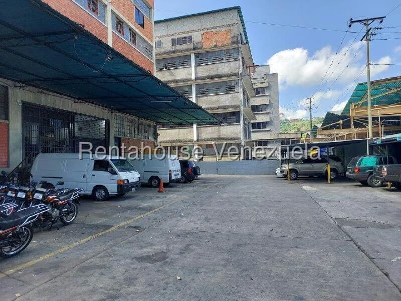 Comercial (Galpon - Deposito) en Venta en Los Cortijos de Lourdes, Distrito Metropolitano - 15
