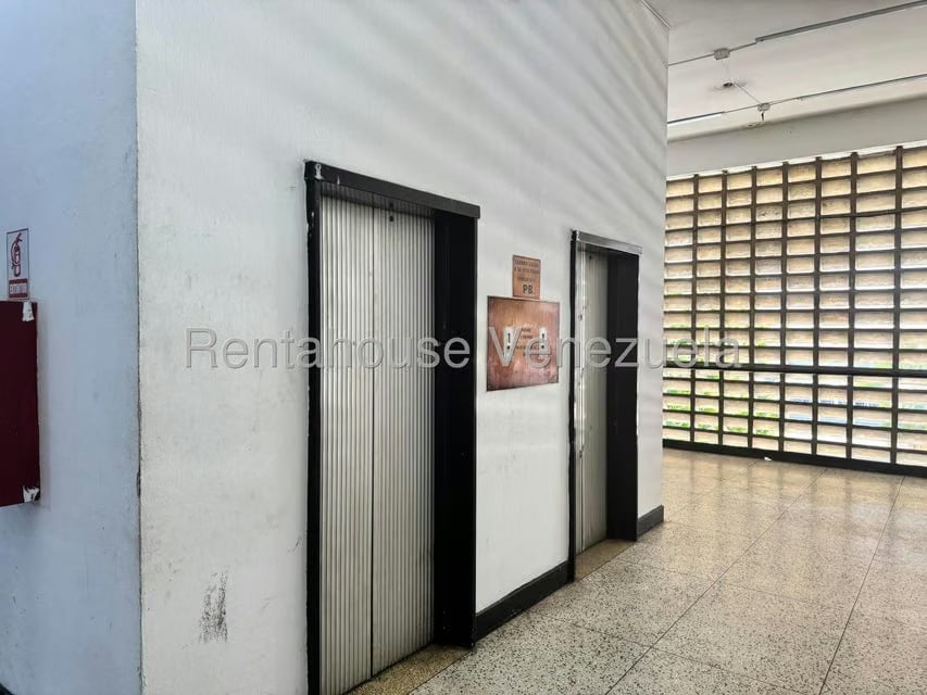 Comercial (Galpon - Deposito) en Venta en Los Cortijos de Lourdes, Distrito Metropolitano - 17