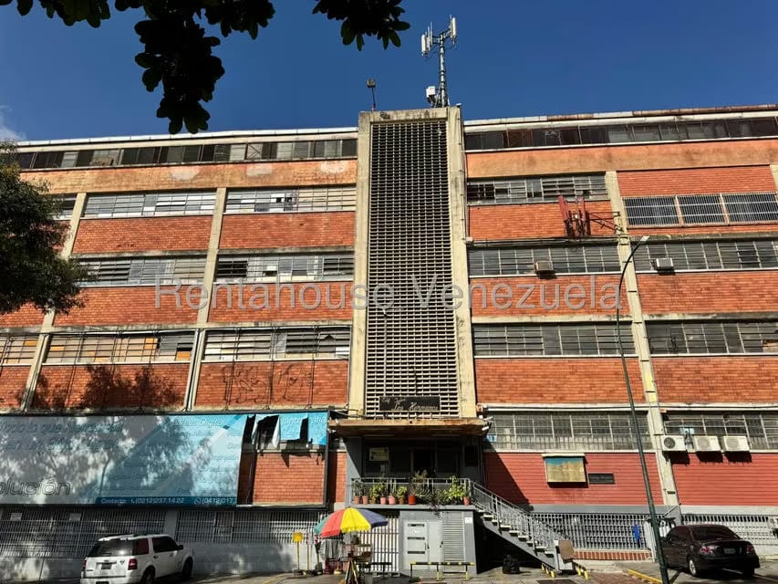Comercial (Galpon - Deposito) en Venta en Los Cortijos de Lourdes, Distrito Metropolitano - 18
