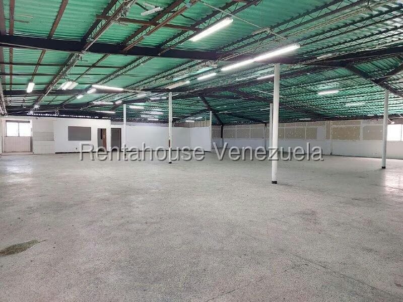Comercial (Galpon - Deposito) en Venta en Los Cortijos de Lourdes, Distrito Metropolitano - 3