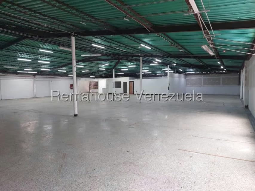Comercial (Galpon - Deposito) en Venta en Los Cortijos de Lourdes, Distrito Metropolitano - 4