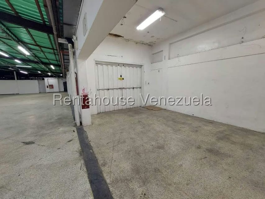 Comercial (Galpon - Deposito) en Venta en Los Cortijos de Lourdes, Distrito Metropolitano - 6