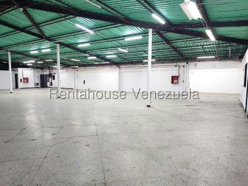 Comercial (Galpon - Deposito) en Venta en Los Cortijos de Lourdes, Distrito Metropolitano - 8