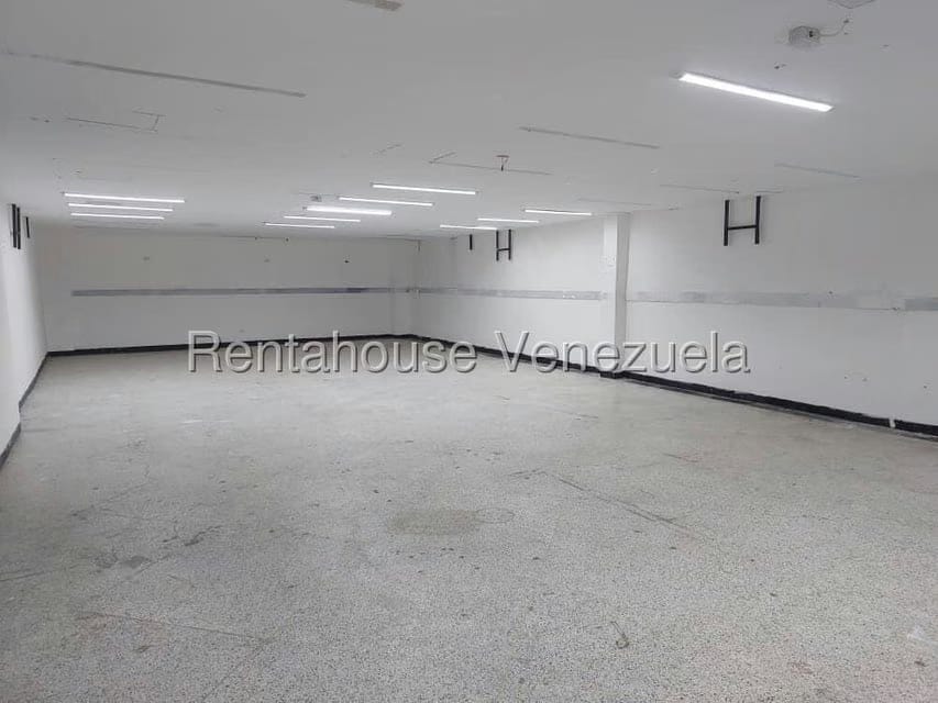 Comercial (Galpon - Deposito) en Venta en Los Cortijos de Lourdes, Distrito Metropolitano - 9