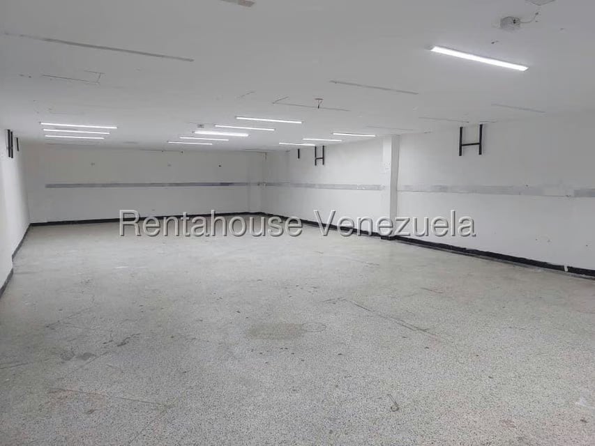 Comercial (Galpon - Deposito) en Venta en Los Cortijos de Lourdes, Distrito Metropolitano - 9