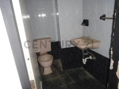 Excelente Edificio Comercial y de Oficinas - 8