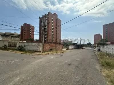 Terreno en venta en Avenida el Milagro - 2