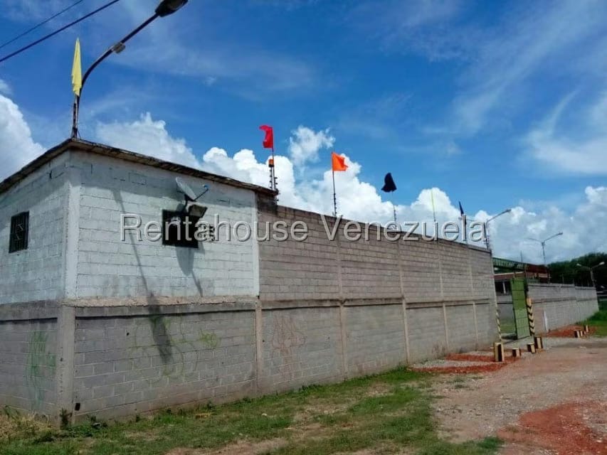 Terreno (Industrial) en Venta en La Raiza, Miranda