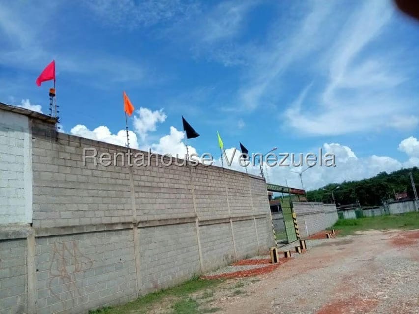 Terreno (Industrial) en Venta en La Raiza, Miranda - 2