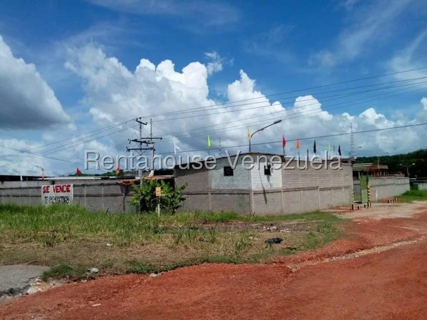 Terreno (Industrial) en Venta en La Raiza, Miranda - 3